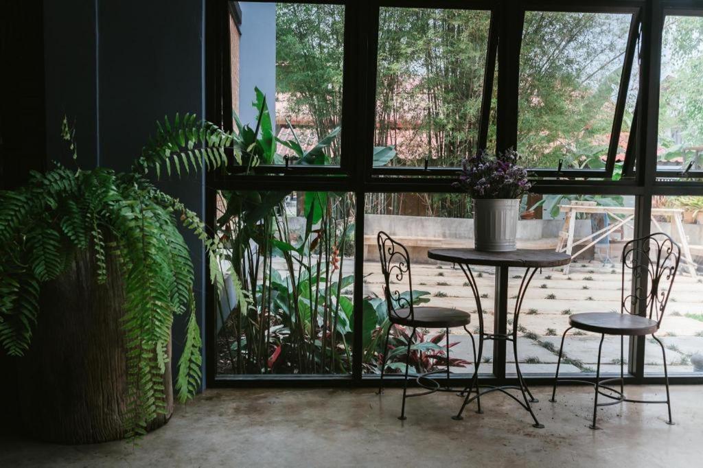 Hug Inn Phrae Exterior foto